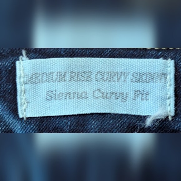 Guess Jeans for Women - Picture 4 of 5